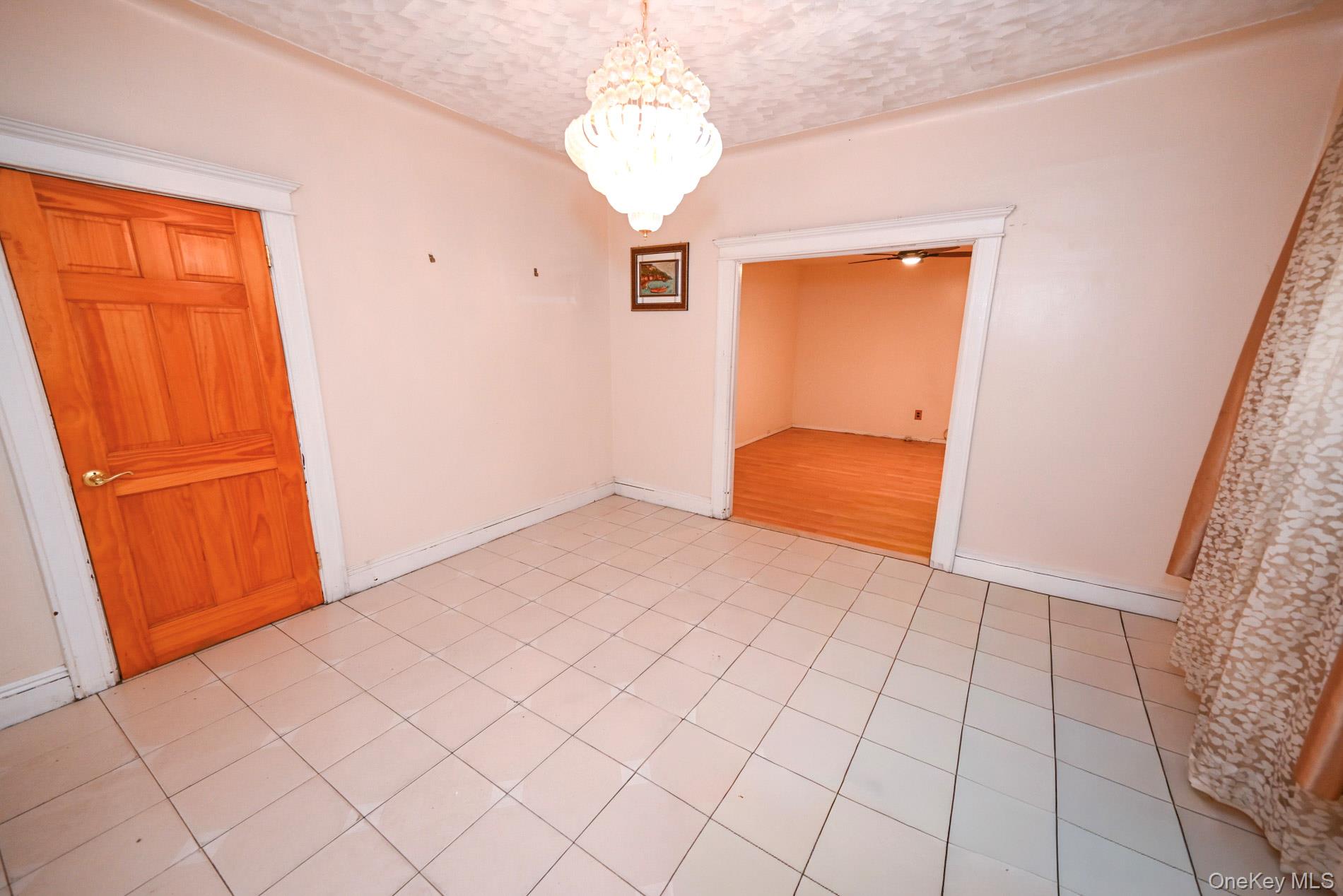 #14 photo, 7839 82nd Street, कुईंस Glendale , NY 11385