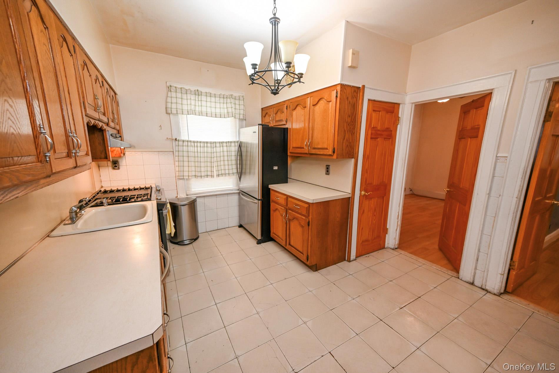 #19 photo, 7839 82nd Street, कुईंस Glendale , NY 11385