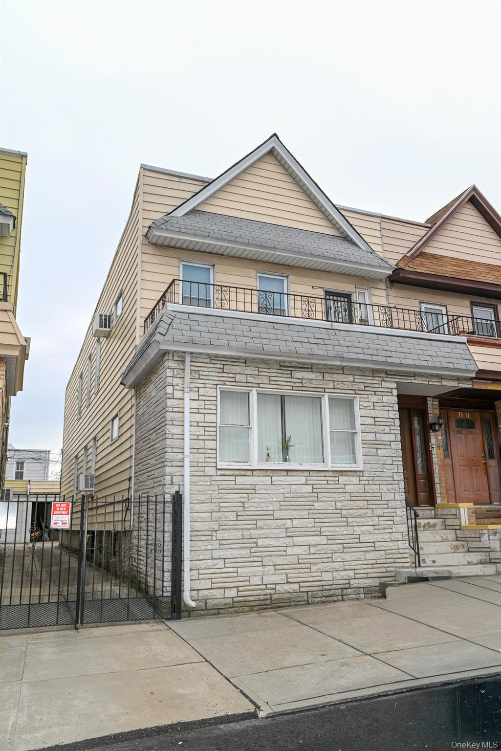 #2 photo, 7839 82nd Street, कुईंस Glendale , NY 11385