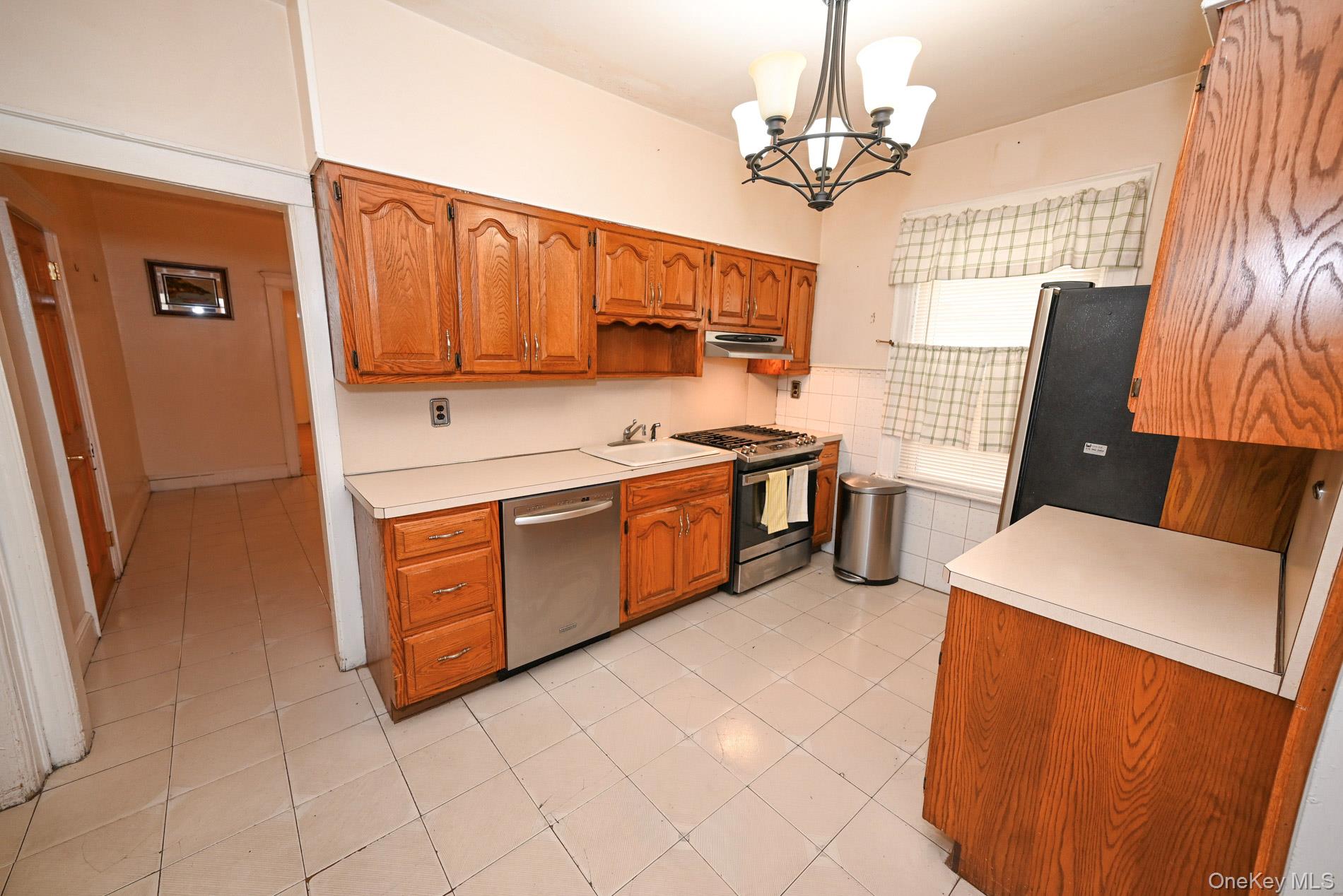 #20 photo, 7839 82nd Street, कुईंस Glendale , NY 11385