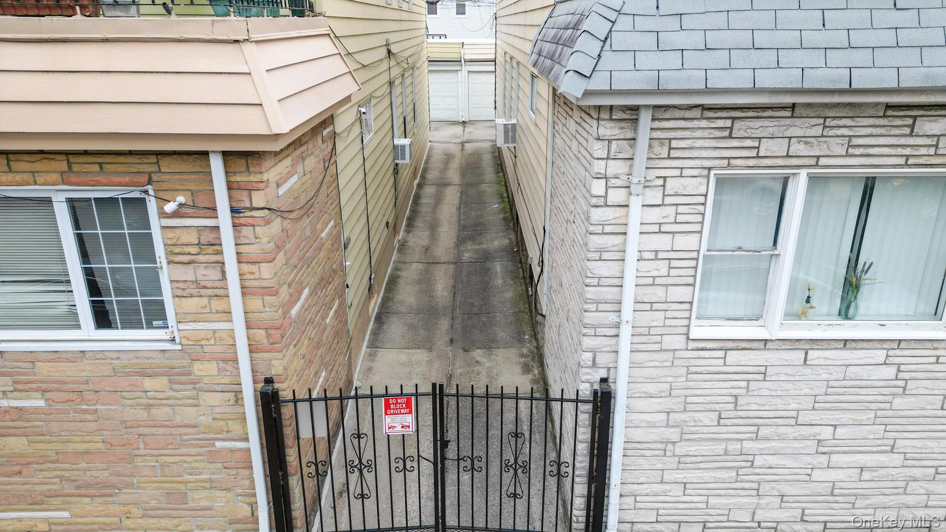 #3 photo, 7839 82nd Street, कुईंस Glendale , NY 11385