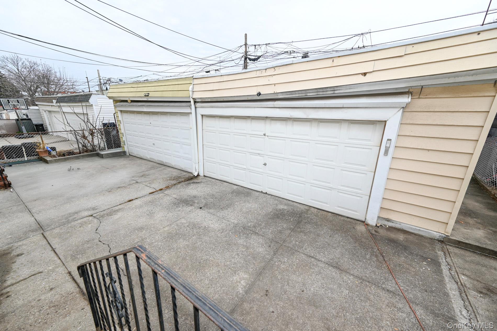 #6 photo, 7839 82nd Street, कुईंस Glendale , NY 11385