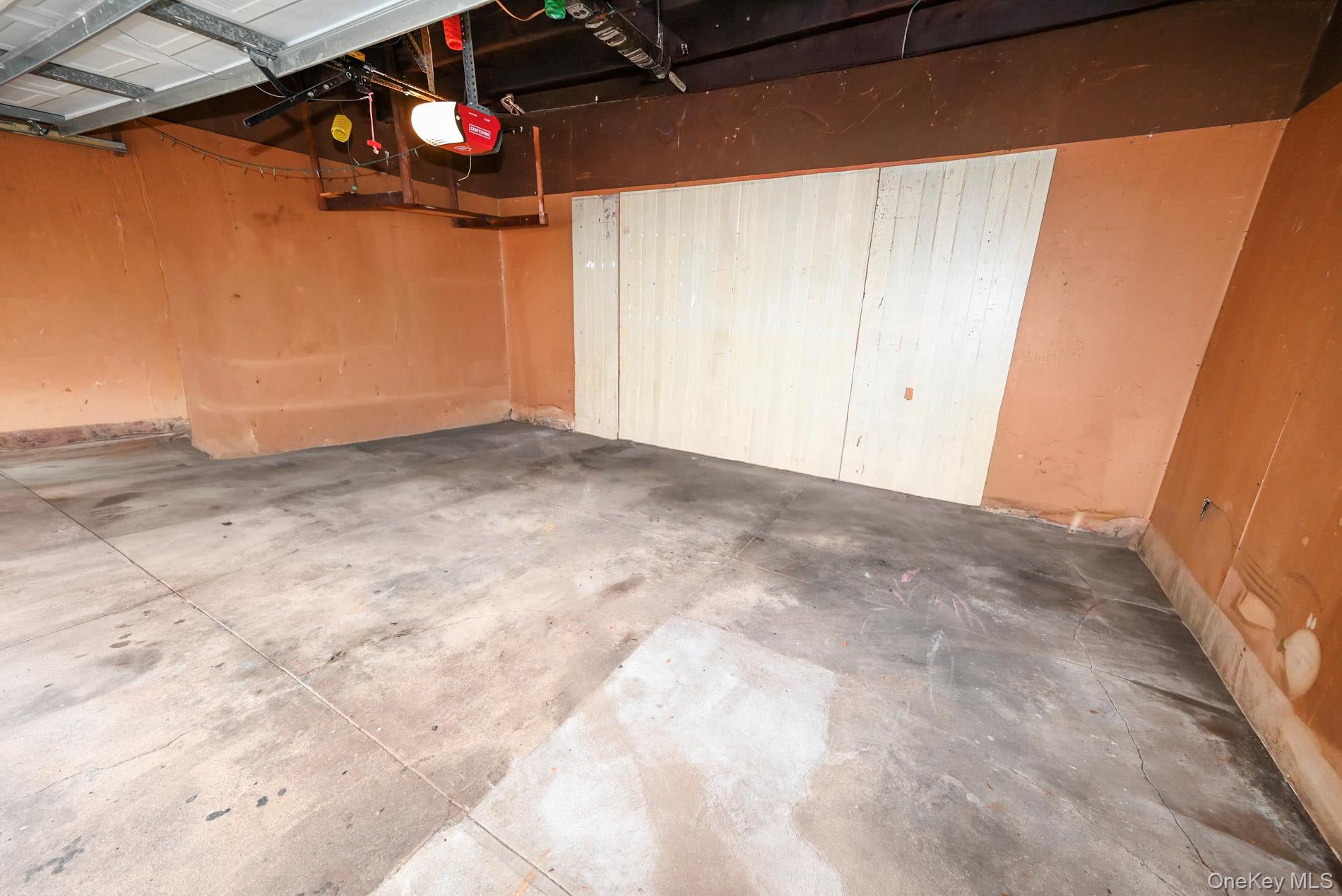 #7 photo, 7839 82nd Street, कुईंस Glendale , NY 11385