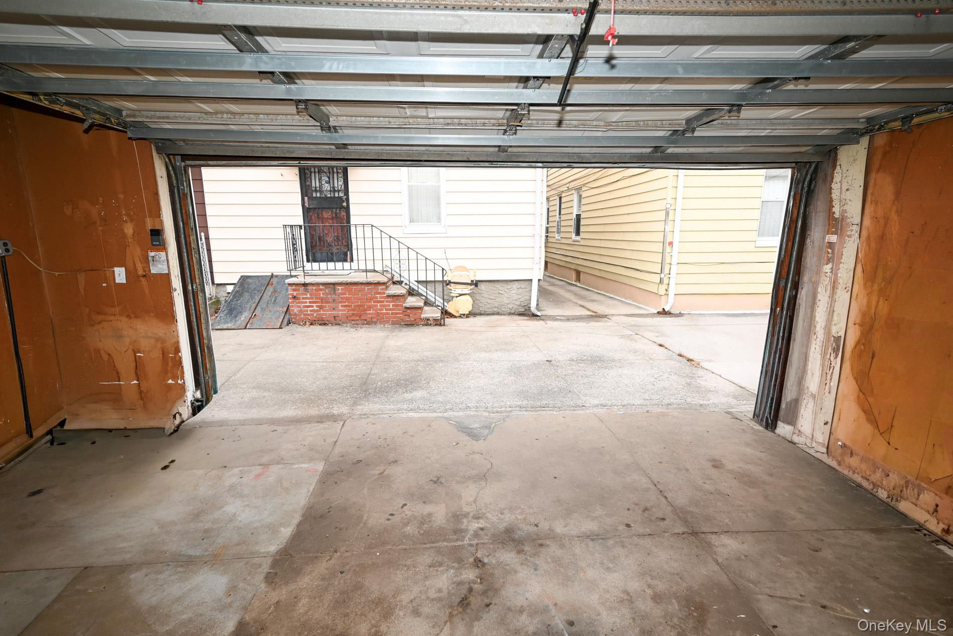 #8 photo, 7839 82nd Street, कुईंस Glendale , NY 11385