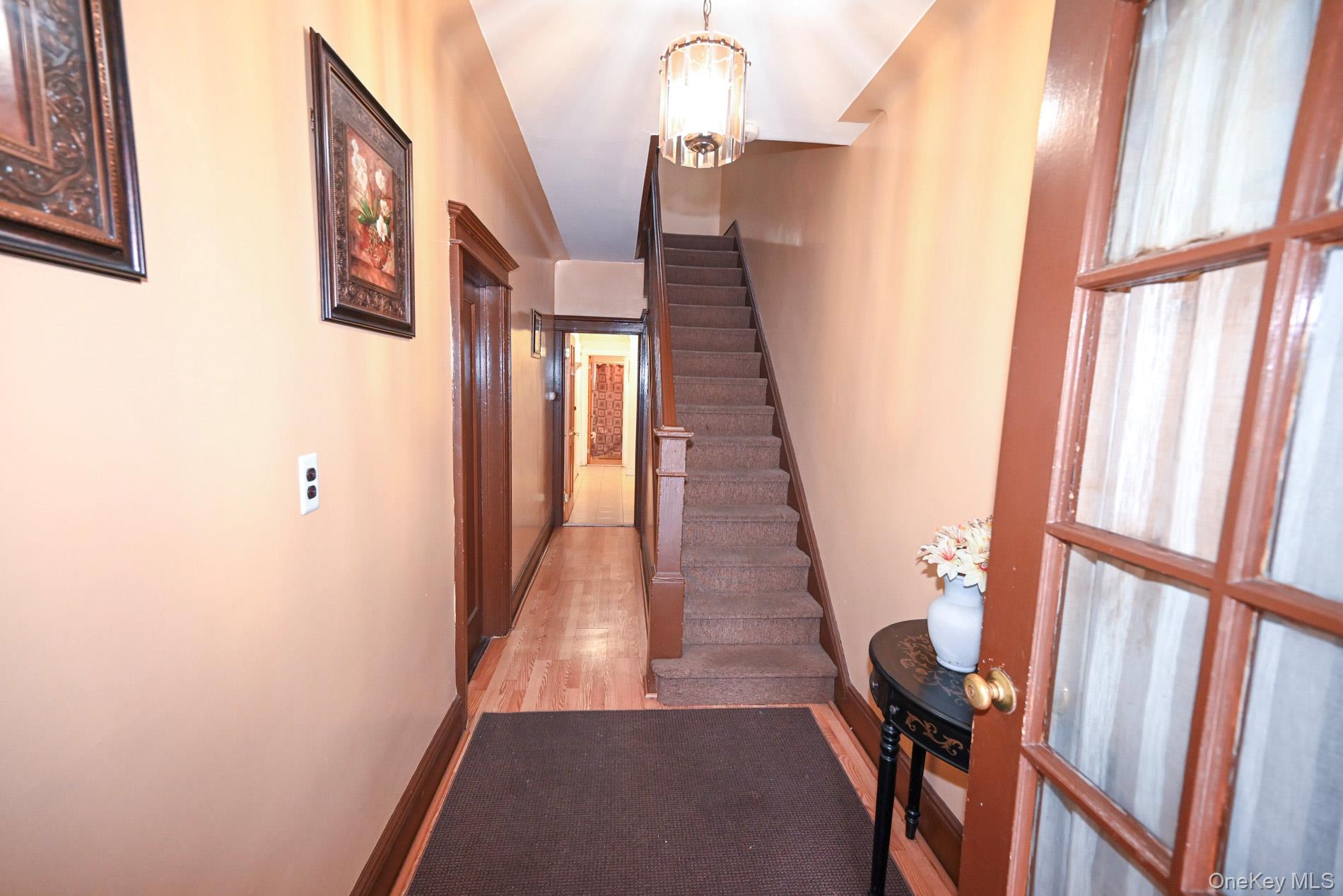 #9 photo, 7839 82nd Street, कुईंस Glendale , NY 11385