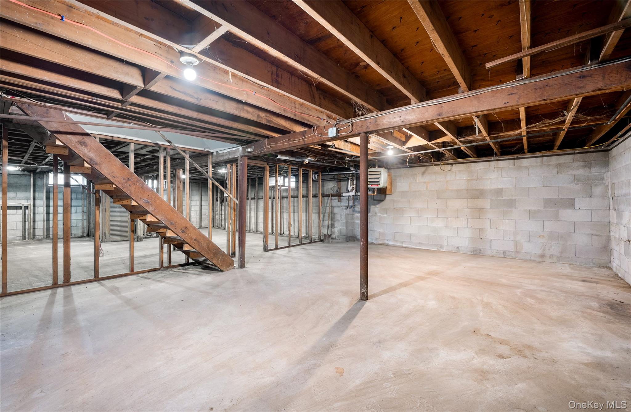 #15 photo, 48 Hawkins Road, 東長島 Centereach , NY 11720