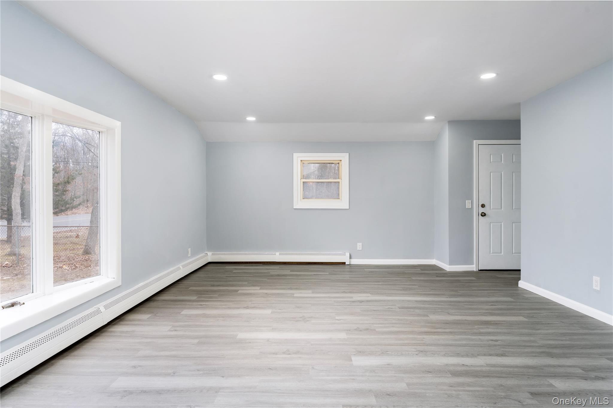 #2 photo, 48 Hawkins Road, 東長島 Centereach , NY 11720