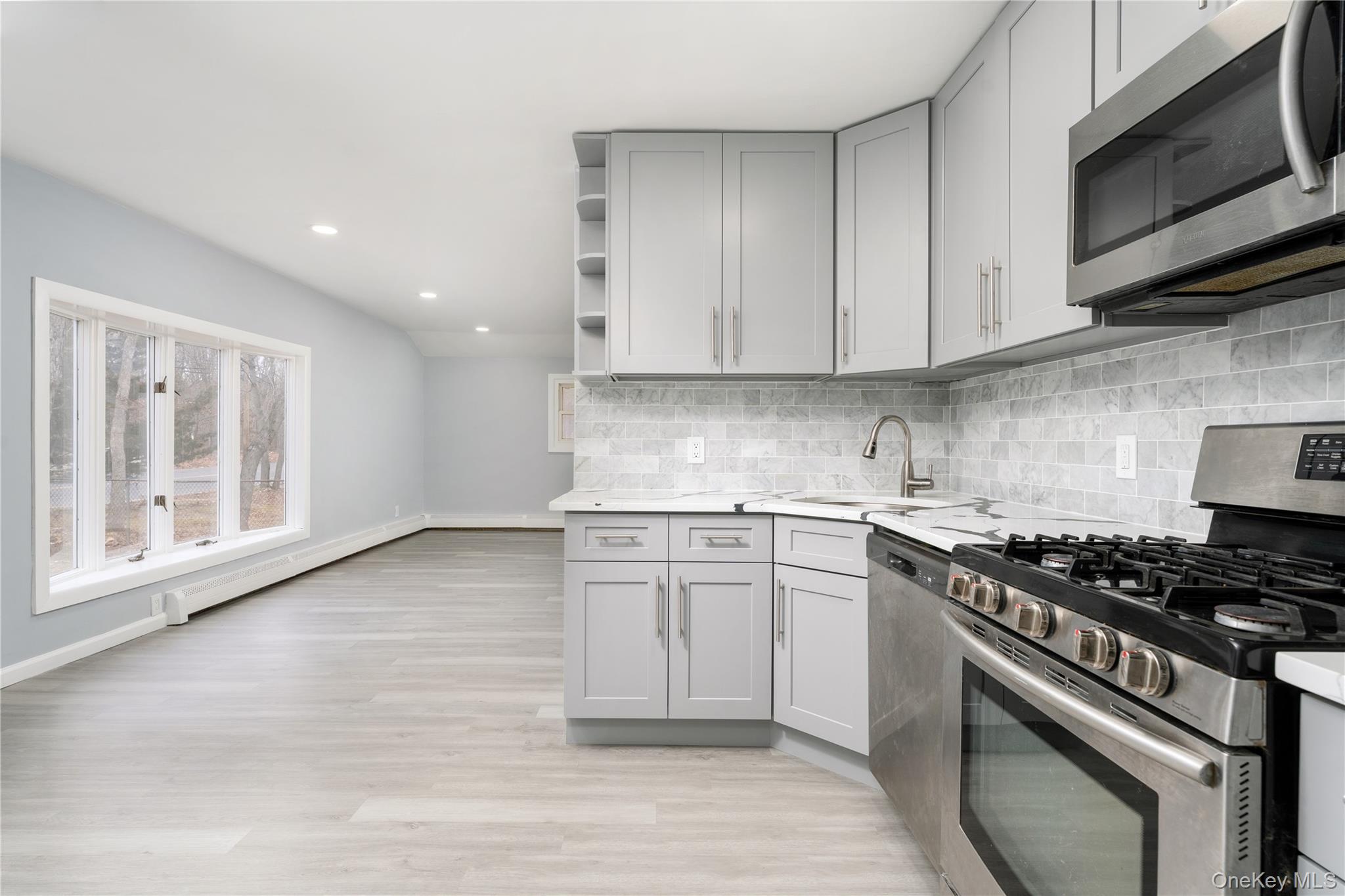 #6 photo, 48 Hawkins Road, 東長島 Centereach , NY 11720