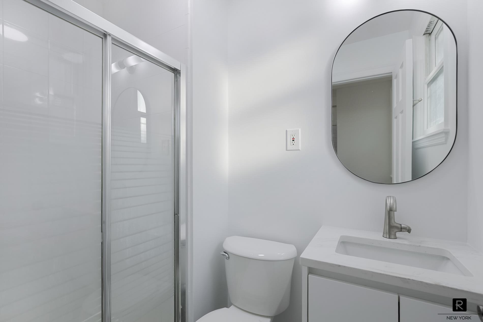 #14 photo, 407 E 12th Street, Манхэттен ‖ East Village , NY 10009