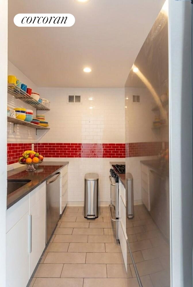 #4 photo, 310 E 46TH Street, Turtle Bay , NY 10017