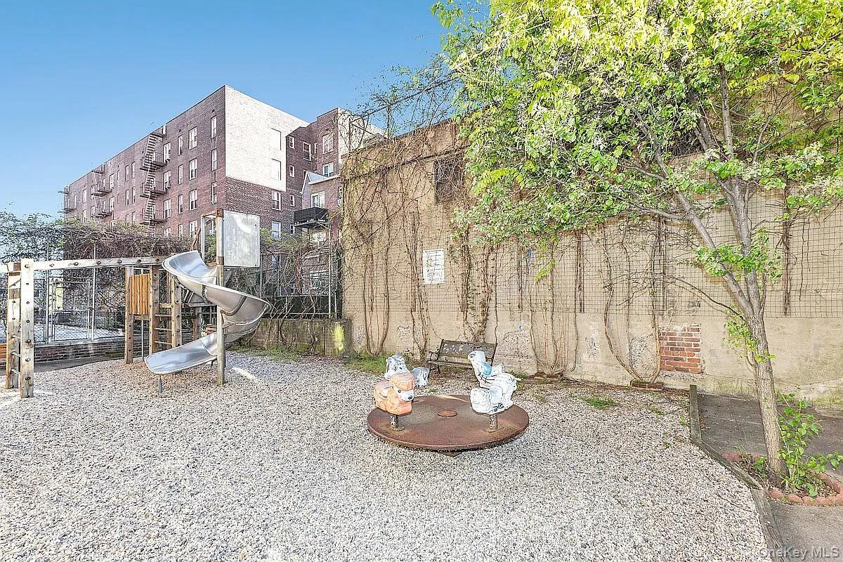 #6 photo, 67-30 Clyde Street, 皇后區 Forest Hills , NY 11375