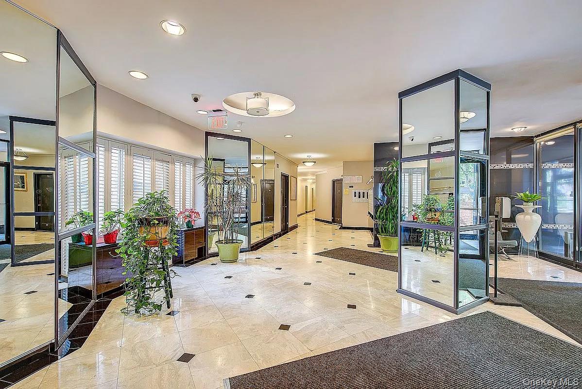 #7 photo, 67-30 Clyde Street, 皇后區 Forest Hills , NY 11375