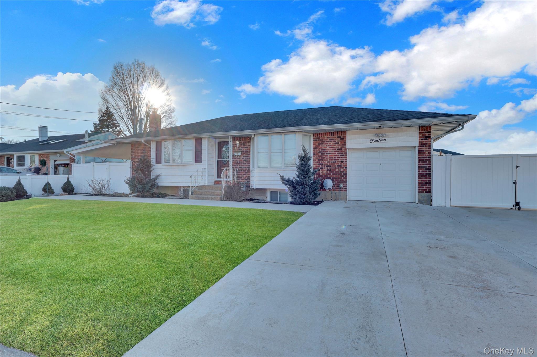 #1 photo, 14 Lisa Drive, מחוז סאפוק Deer Park , NY 11729