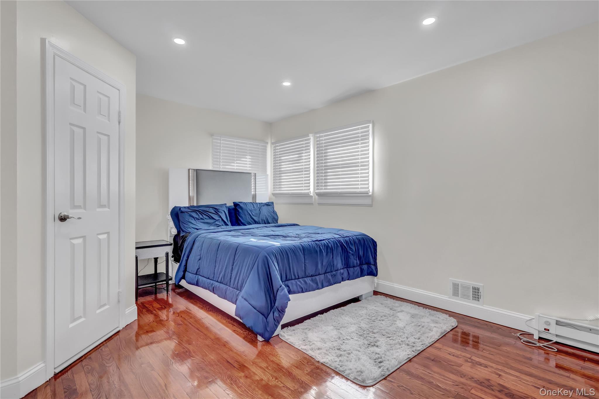 #17 photo, 14 Lisa Drive, מחוז סאפוק Deer Park , NY 11729