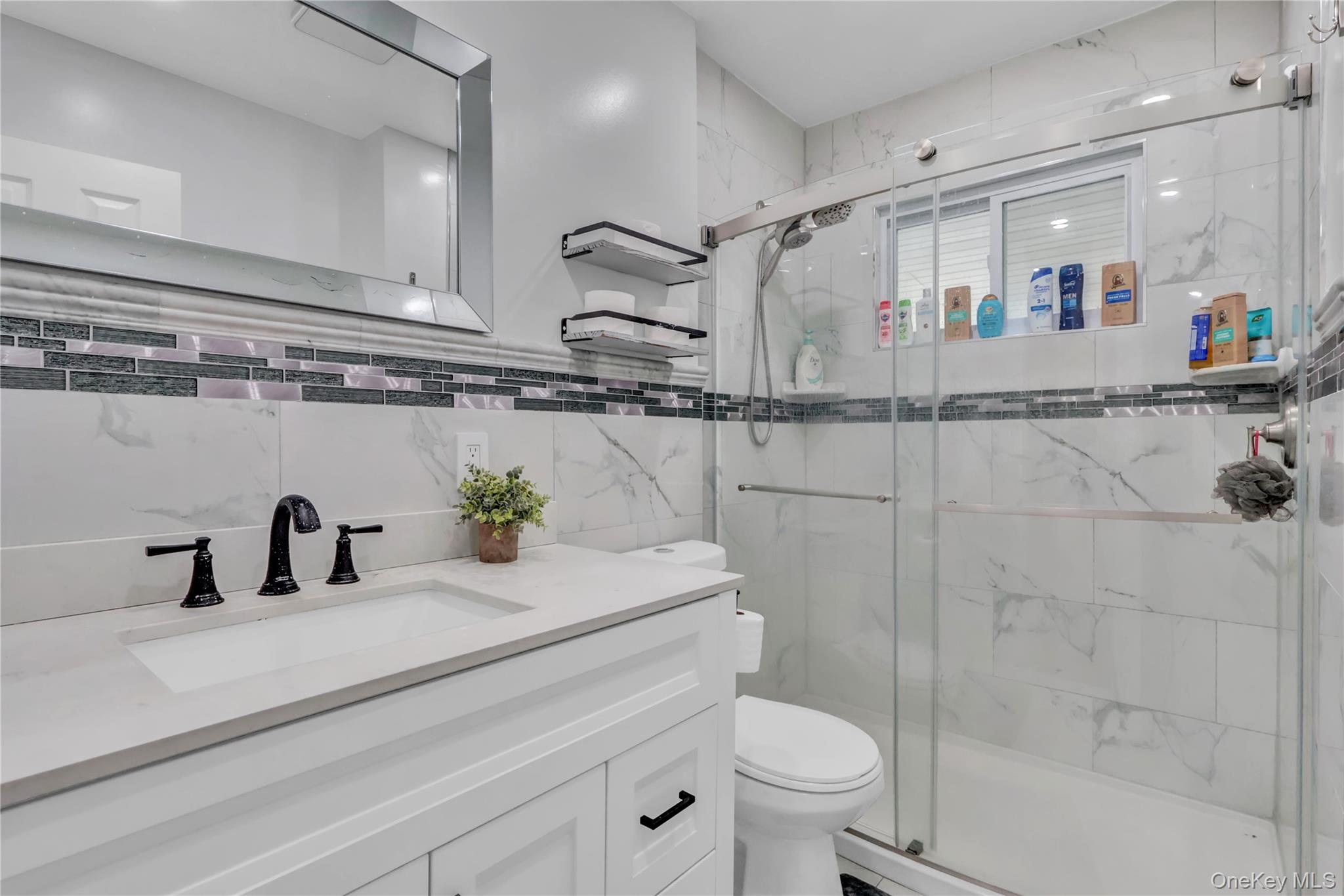 #19 photo, 14 Lisa Drive, מחוז סאפוק Deer Park , NY 11729