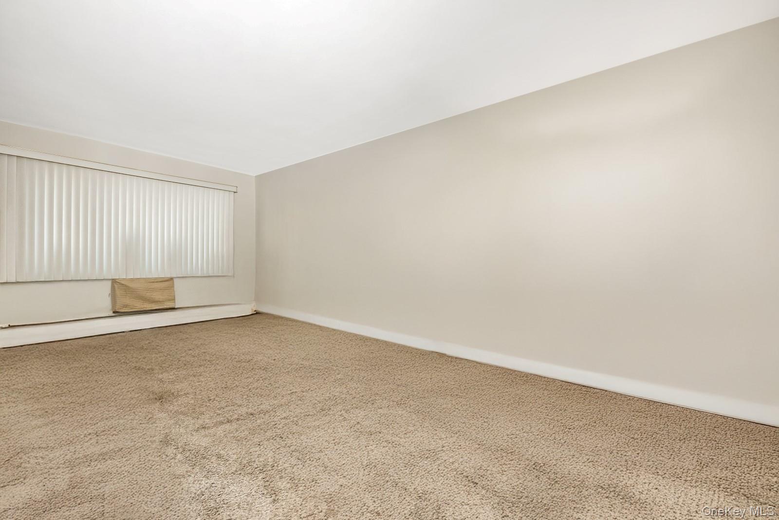 #4 photo, 60-56 75th Street, कुईंस Middle Village , NY 11379