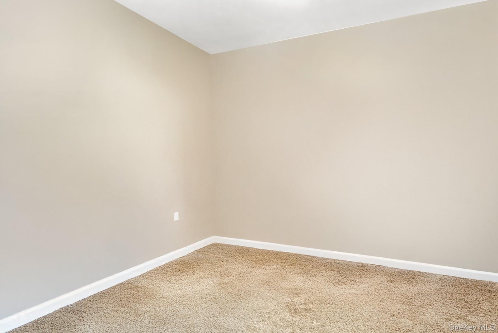 #5 photo, 60-56 75th Street, कुईंस Middle Village , NY 11379