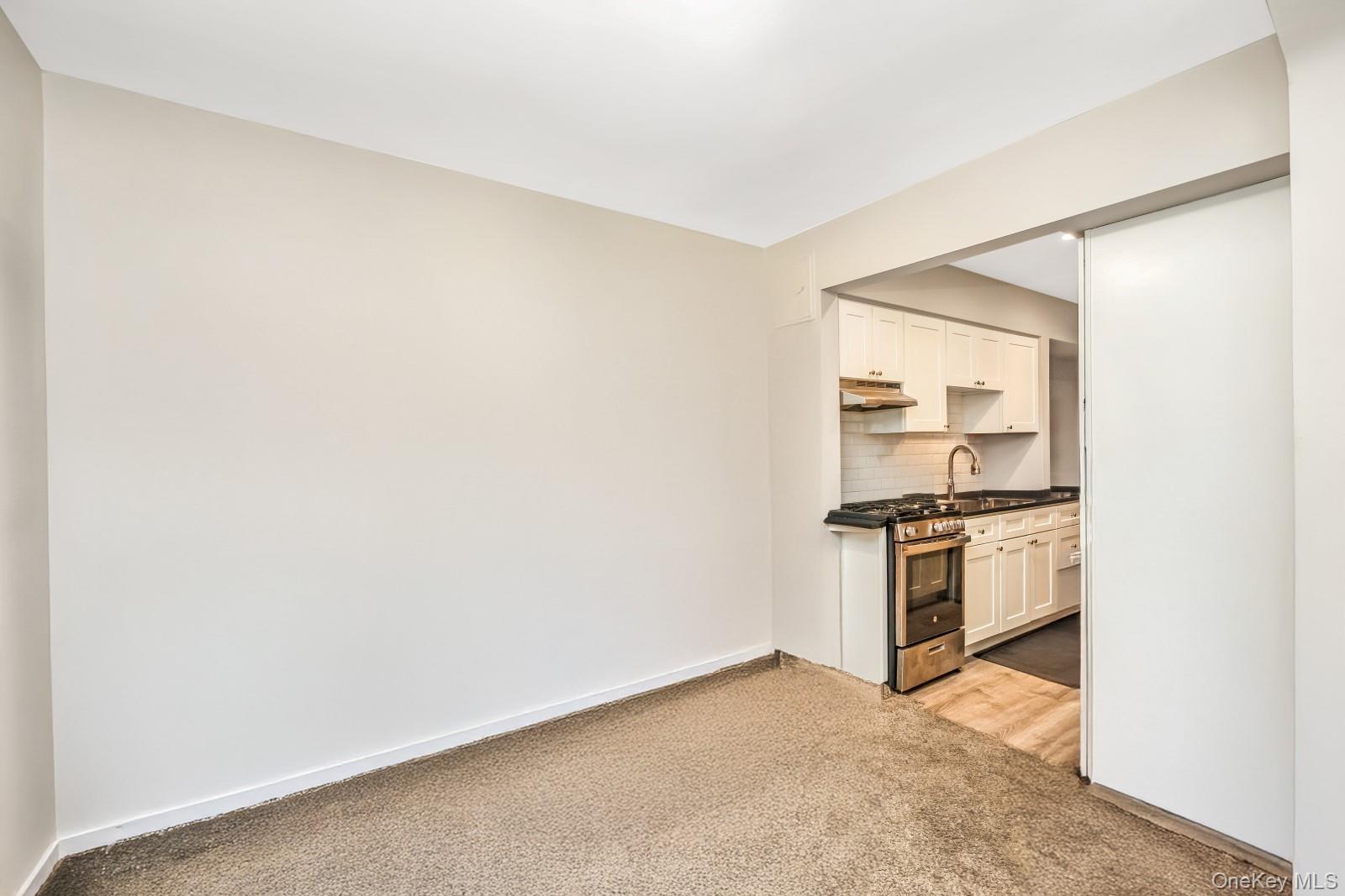 #6 photo, 60-56 75th Street, कुईंस Middle Village , NY 11379