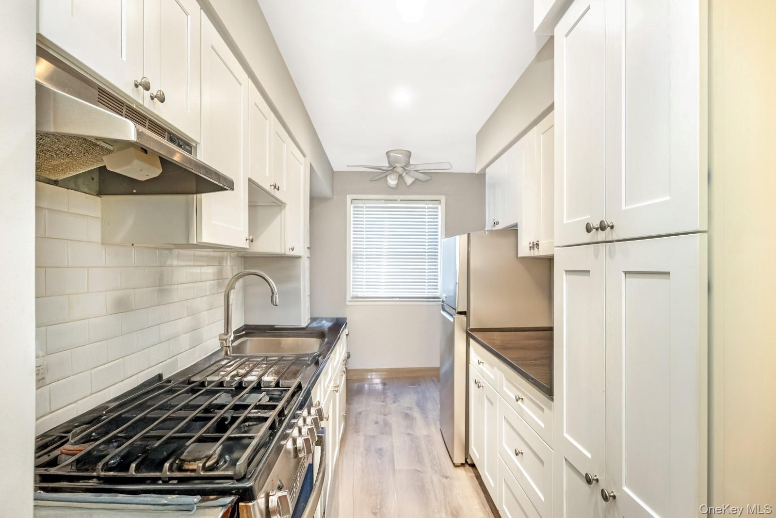 #7 photo, 60-56 75th Street, कुईंस Middle Village , NY 11379