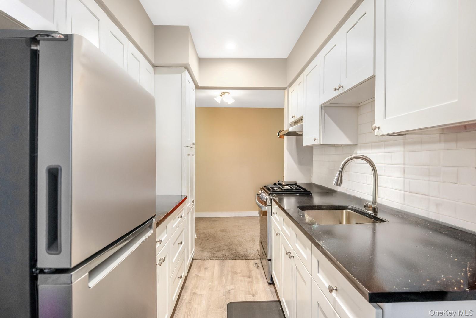 #9 photo, 60-56 75th Street, कुईंस Middle Village , NY 11379