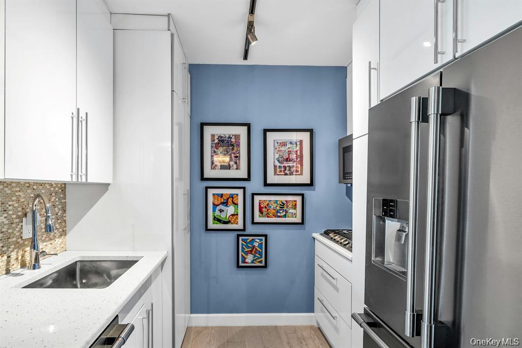 #14 photo, 269-10 Grand Central Parkway, Floral Park , NY 11005