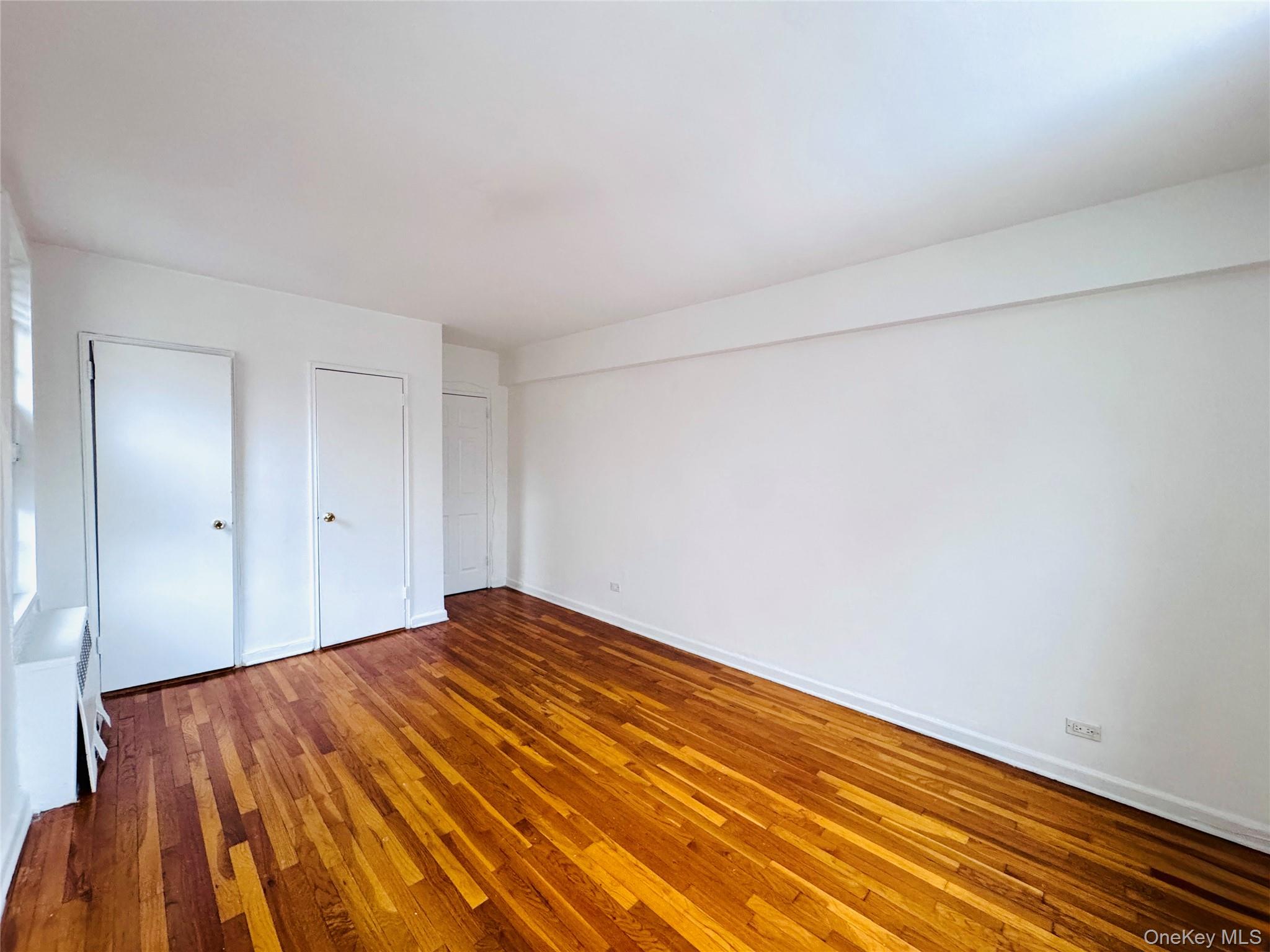 #13 photo, 141-05 Pershing Crescent, كوينز Briarwood , NY 11432