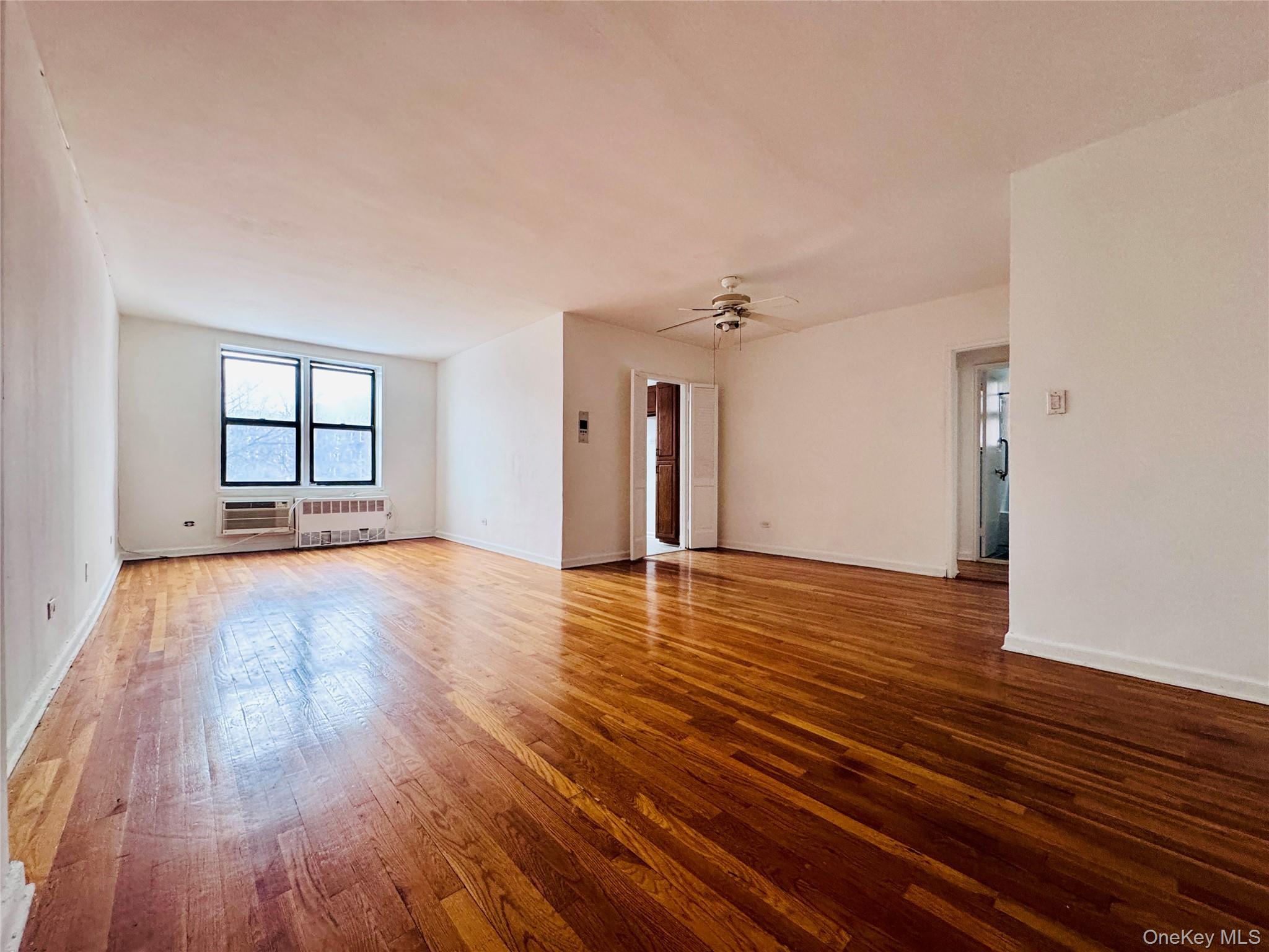 #6 photo, 141-05 Pershing Crescent, كوينز Briarwood , NY 11432