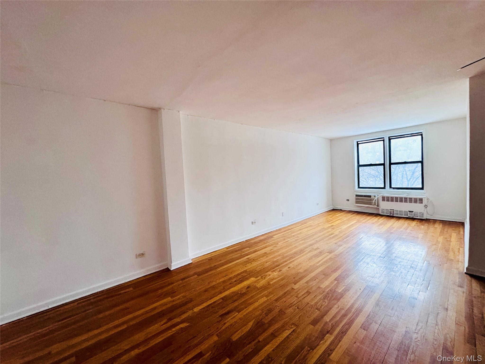 #7 photo, 141-05 Pershing Crescent, كوينز Briarwood , NY 11432