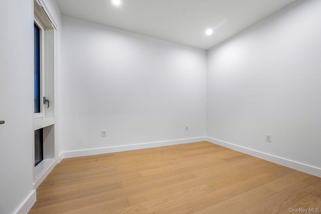 #7 photo, 150-02 Northern Boulevard, Flushing , NY 11354