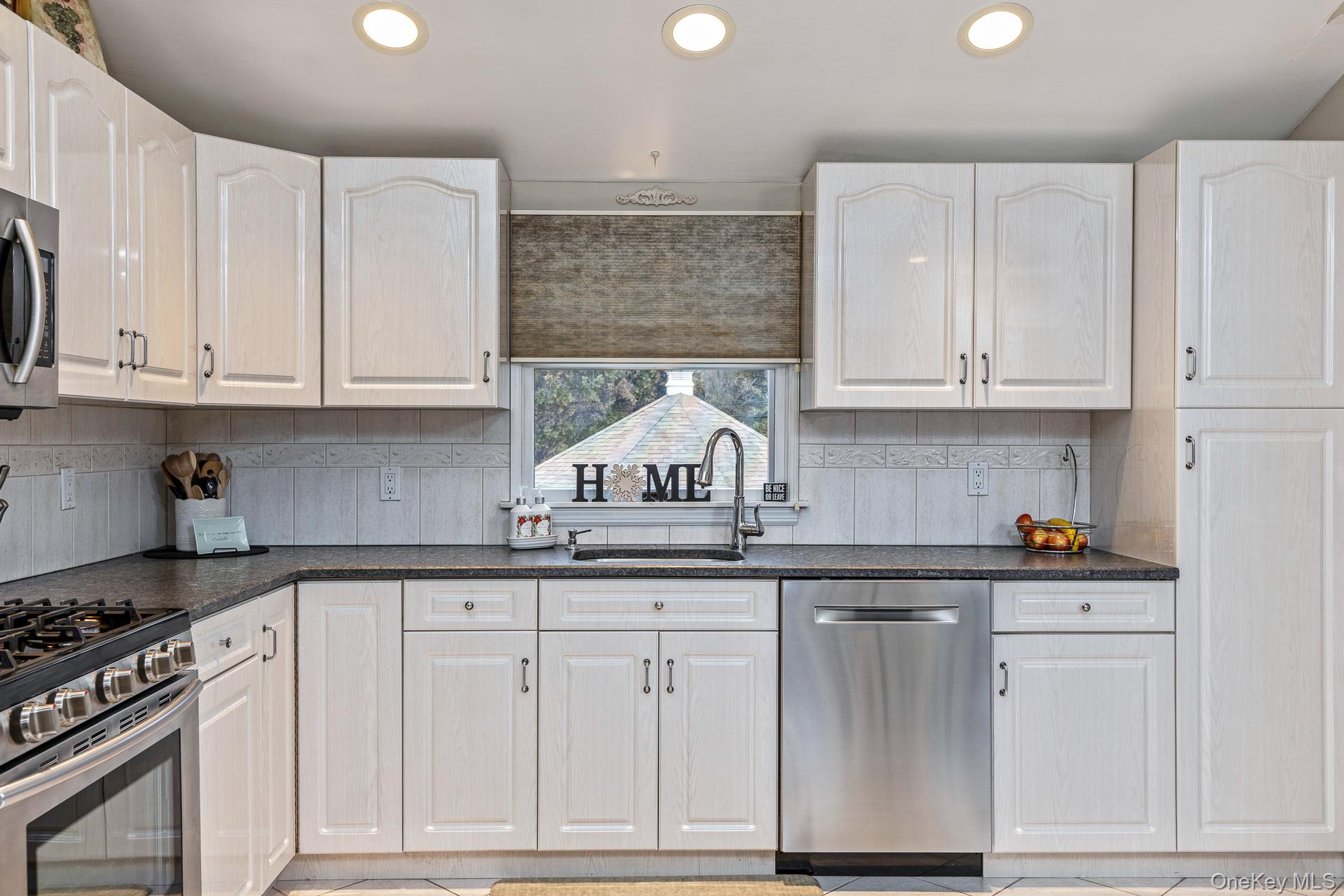 #11 photo, 74 Lauren Avenue, Саффолк ‖ Dix Hills , NY 11746