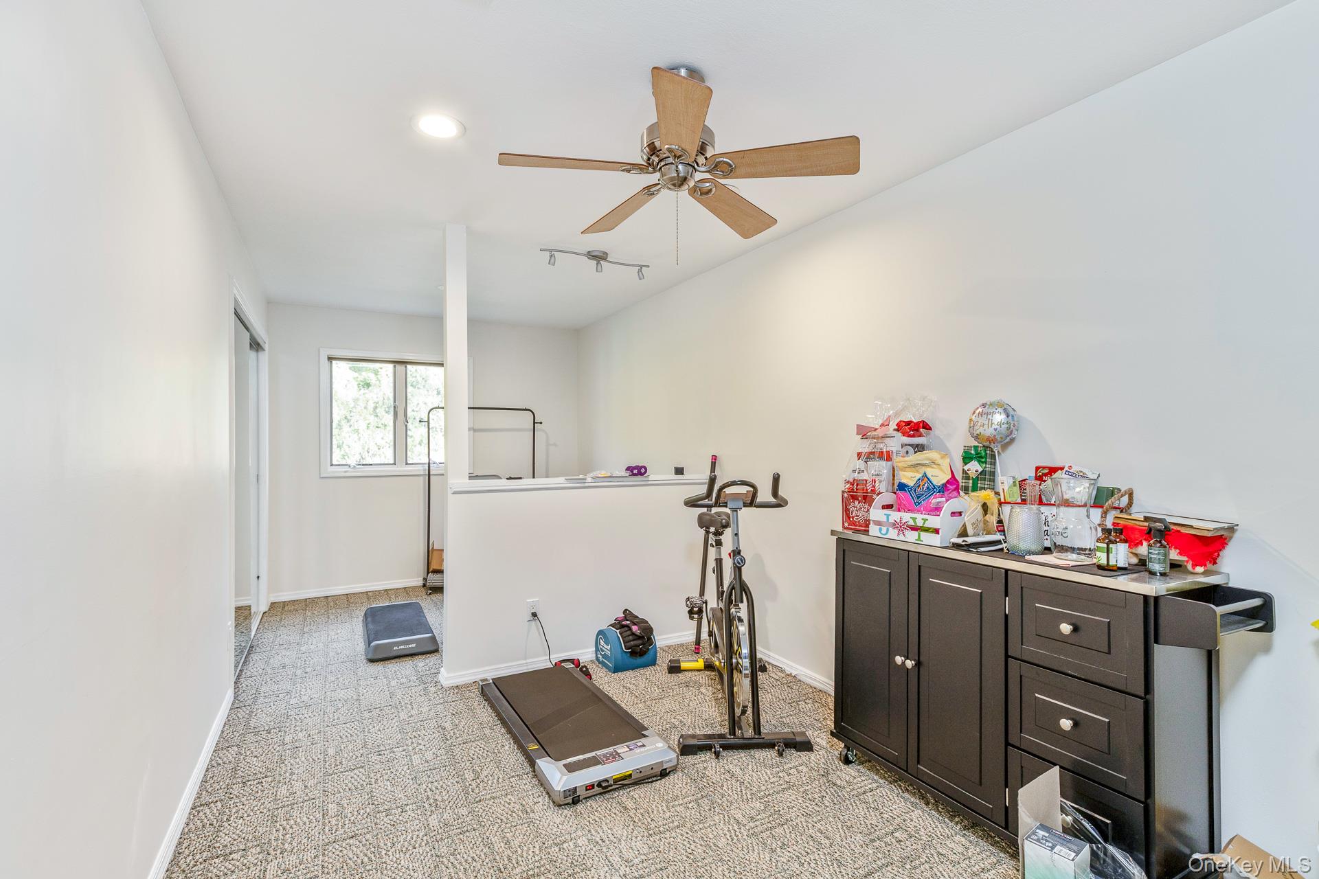 #18 photo, 74 Lauren Avenue, Саффолк ‖ Dix Hills , NY 11746