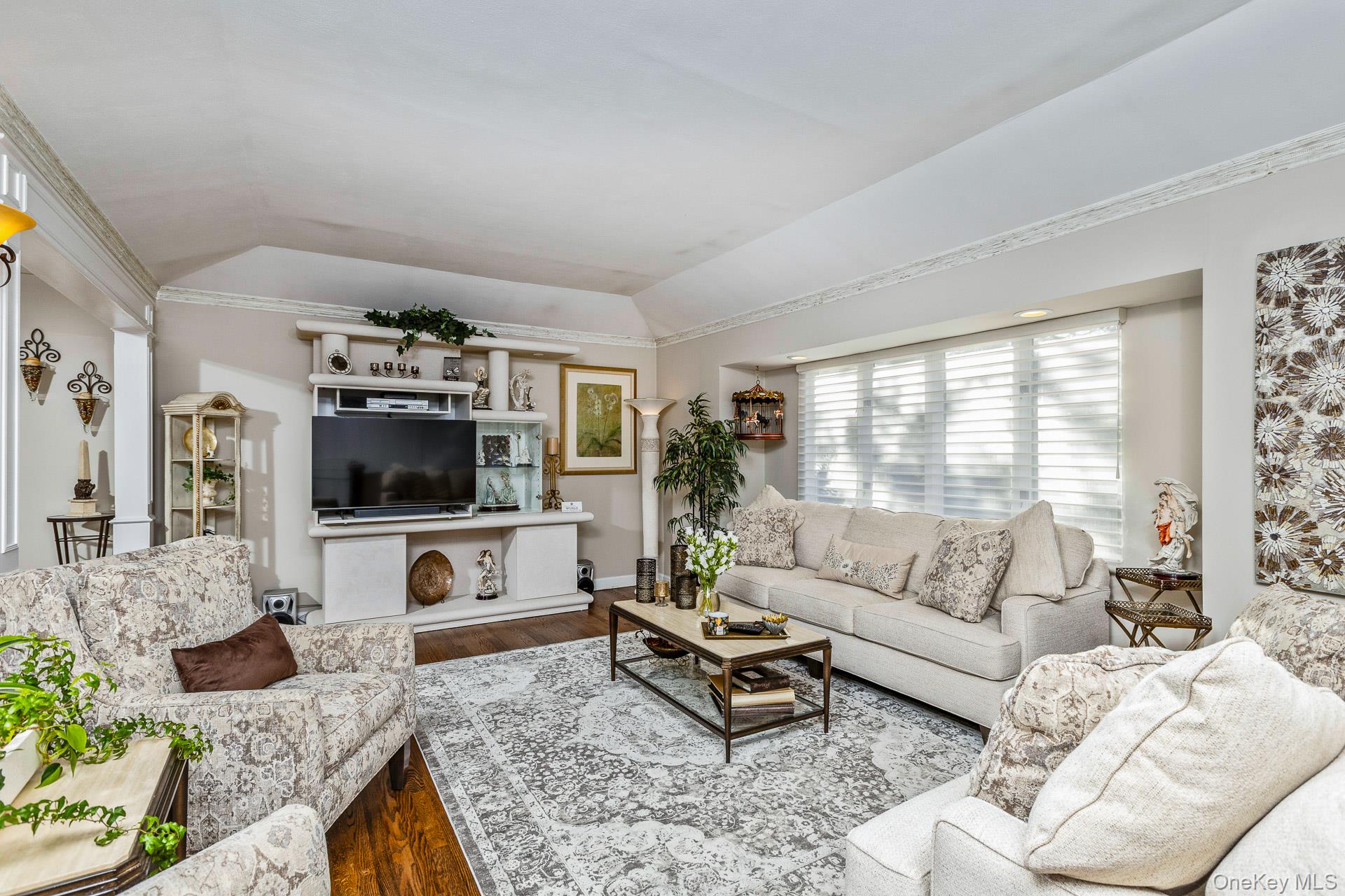 #5 photo, 74 Lauren Avenue, Саффолк ‖ Dix Hills , NY 11746