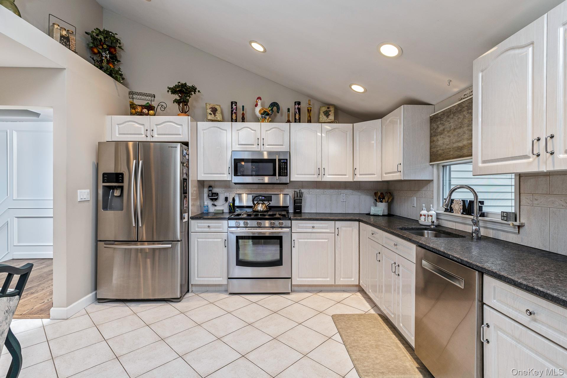 #9 photo, 74 Lauren Avenue, Саффолк ‖ Dix Hills , NY 11746