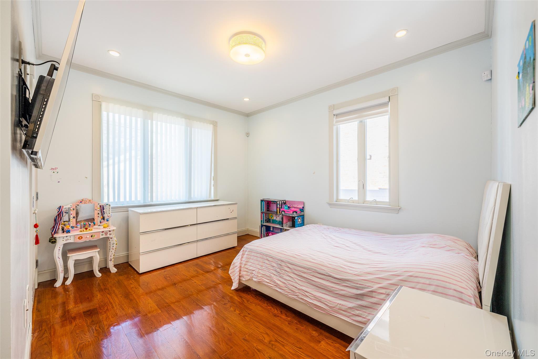 #11 photo, 5312 199th Street, קווינס Fresh Meadows , NY 11365