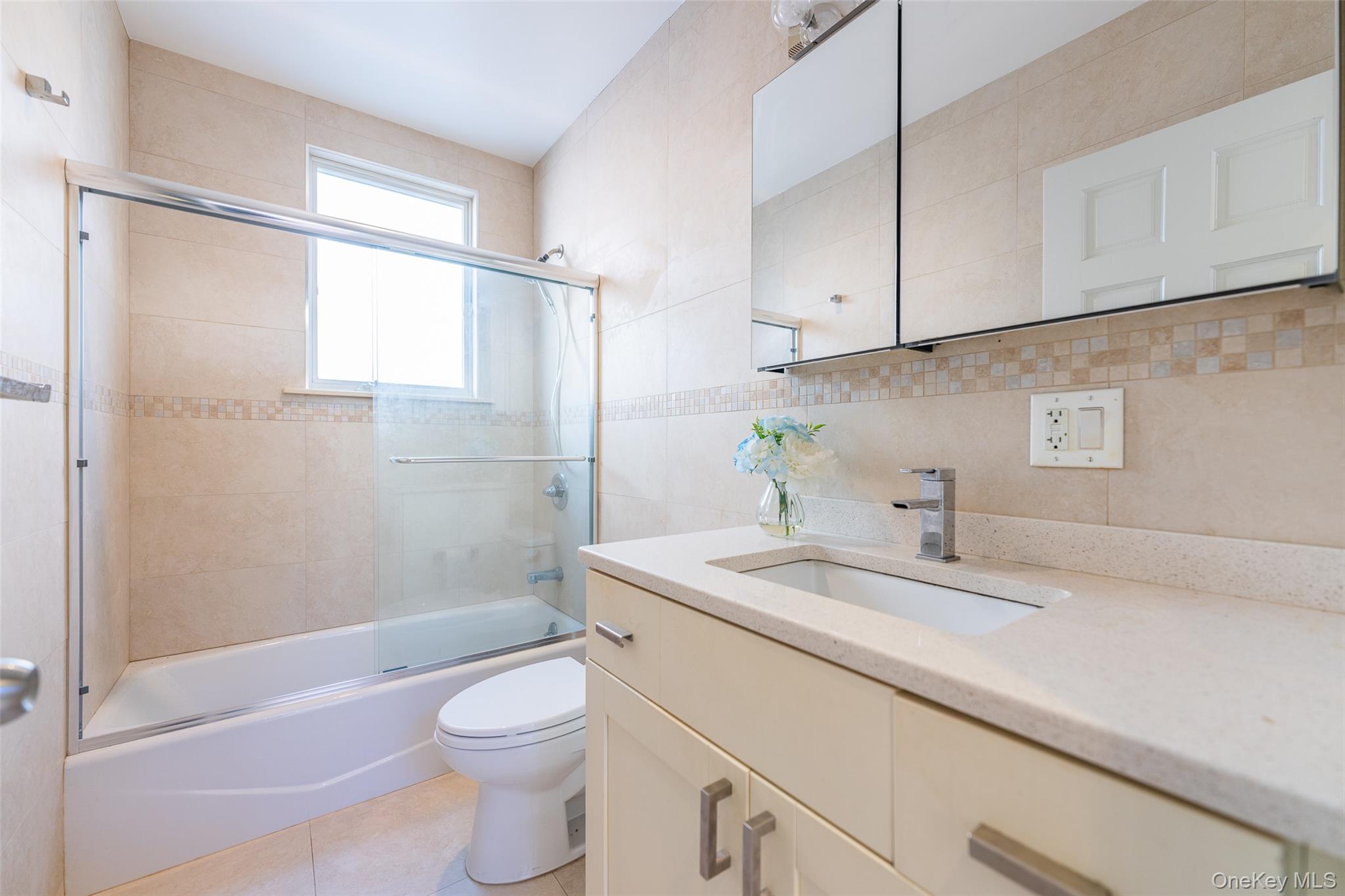 #13 photo, 5312 199th Street, קווינס Fresh Meadows , NY 11365