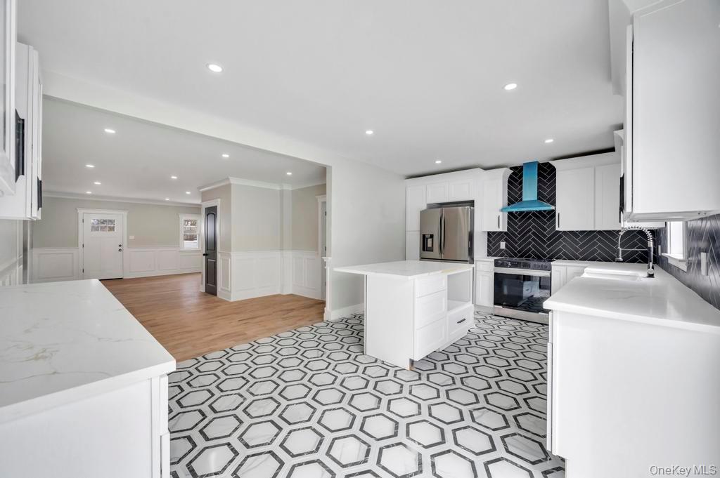 #14 photo, 74 Lincoln Avenue, Islip Terrace , NY 11752