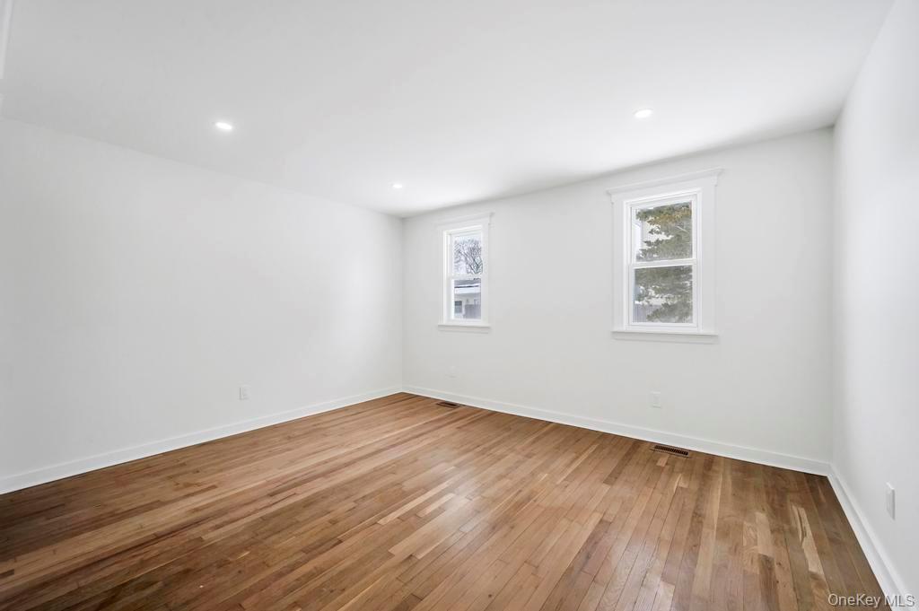 #17 photo, 74 Lincoln Avenue, Islip Terrace , NY 11752