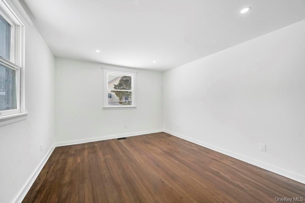 #20 photo, 74 Lincoln Avenue, Islip Terrace , NY 11752