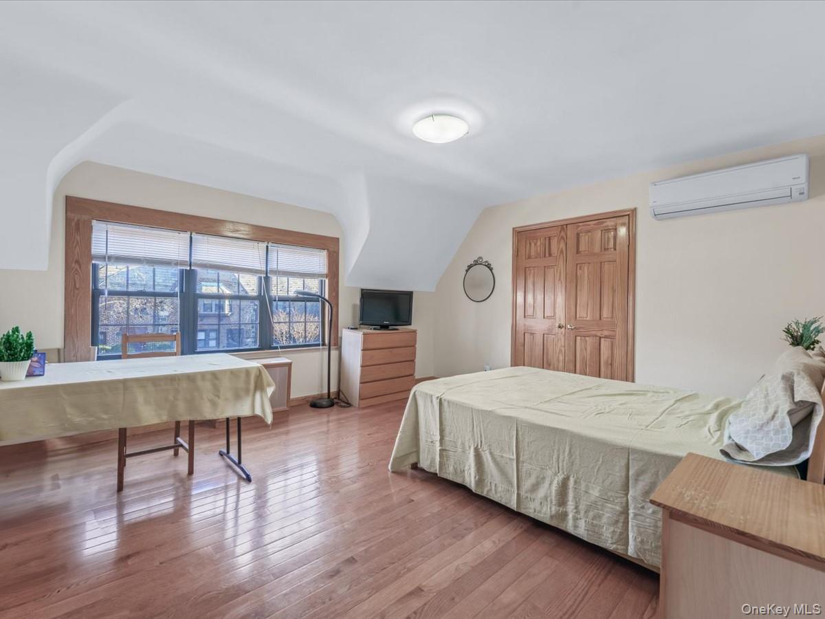 #12 photo, 11109 75th Road, Forest Hills , NY 11375