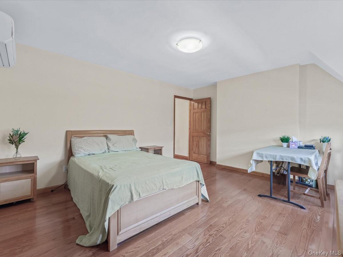 #13 photo, 11109 75th Road, Forest Hills , NY 11375