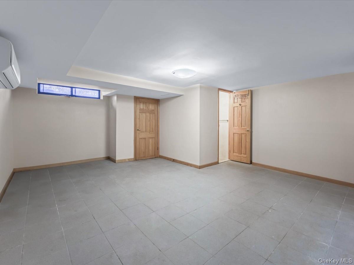 #18 photo, 11109 75th Road, Forest Hills , NY 11375