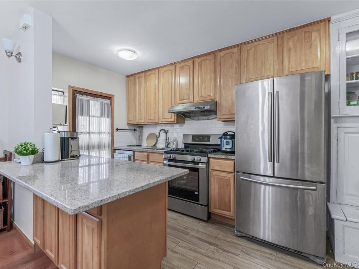 #8 photo, 11109 75th Road, Forest Hills , NY 11375