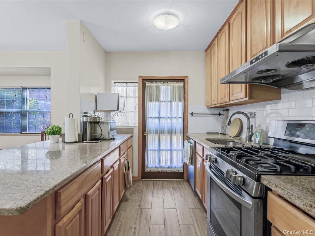 #9 photo, 11109 75th Road, Forest Hills , NY 11375