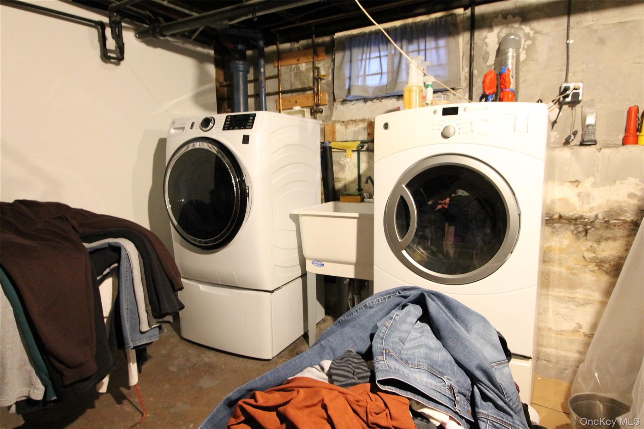 #13 photo, 69-23 64th Place, Glendale , NY 11385