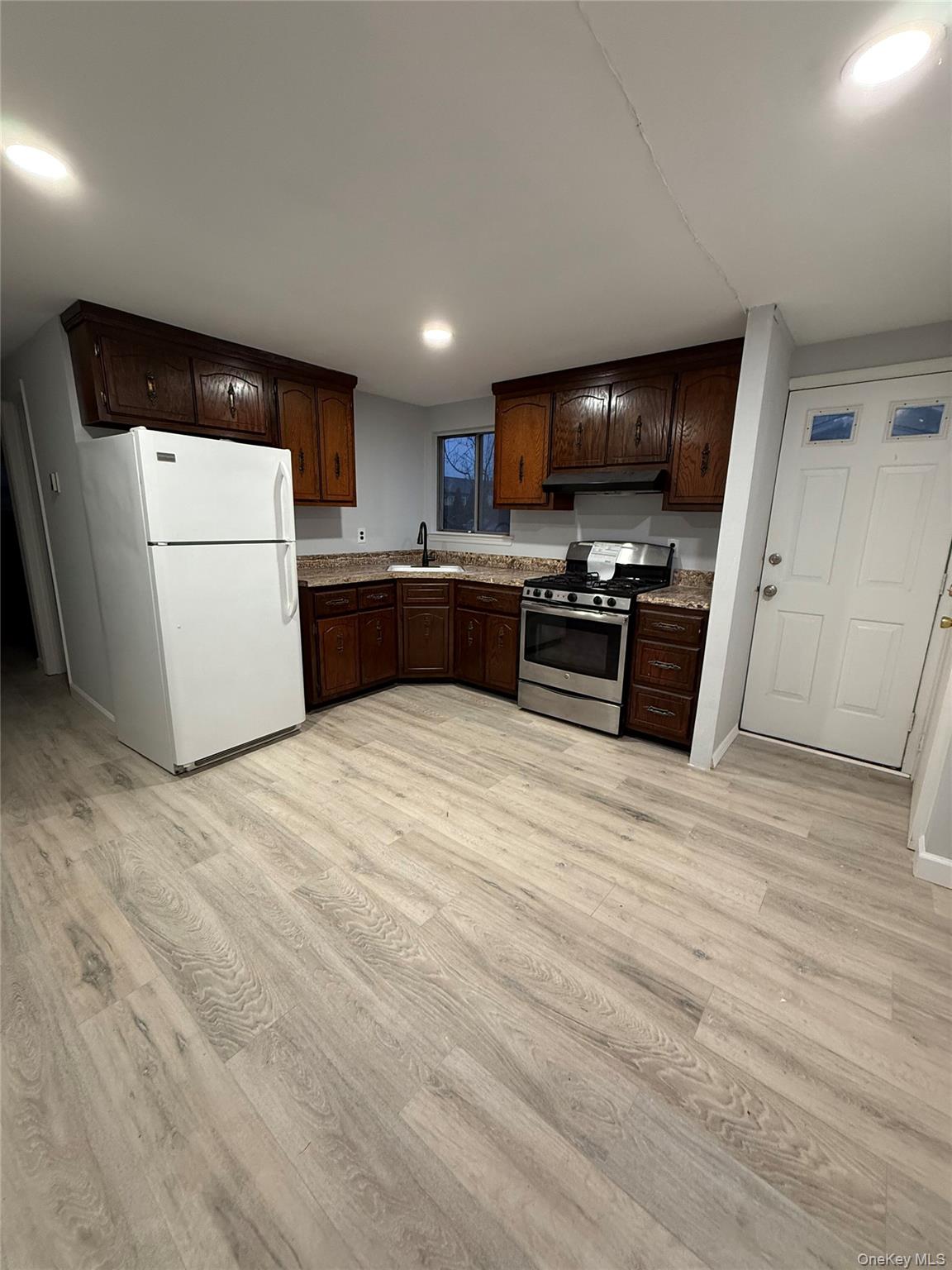 #10 photo, 227 N Walnut Street, नासाउ काउंटी Massapequa , NY 11758