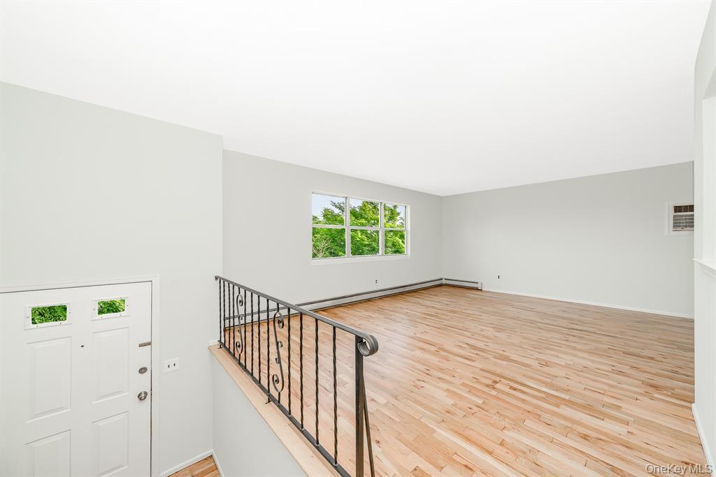 #4 photo, 227 N Walnut Street, नासाउ काउंटी Massapequa , NY 11758