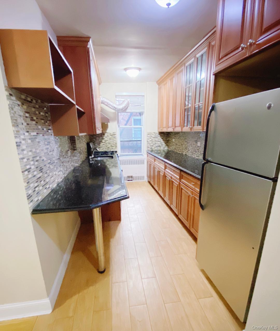 #9 photo, 104-20 68th Drive, קווינס Forest Hills , NY 11375