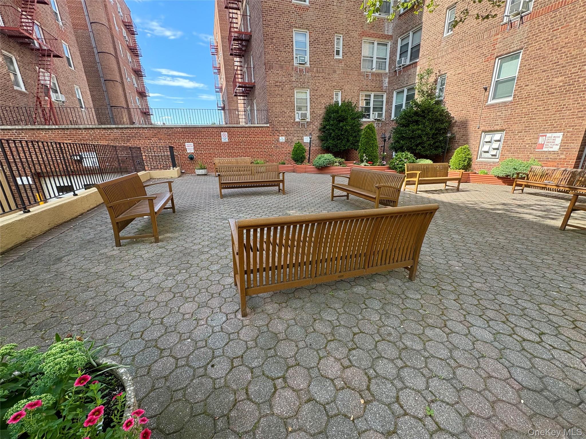 #12 photo, 63-61 Yellowstone Boulevard, 皇后區 Forest Hills , NY 11375