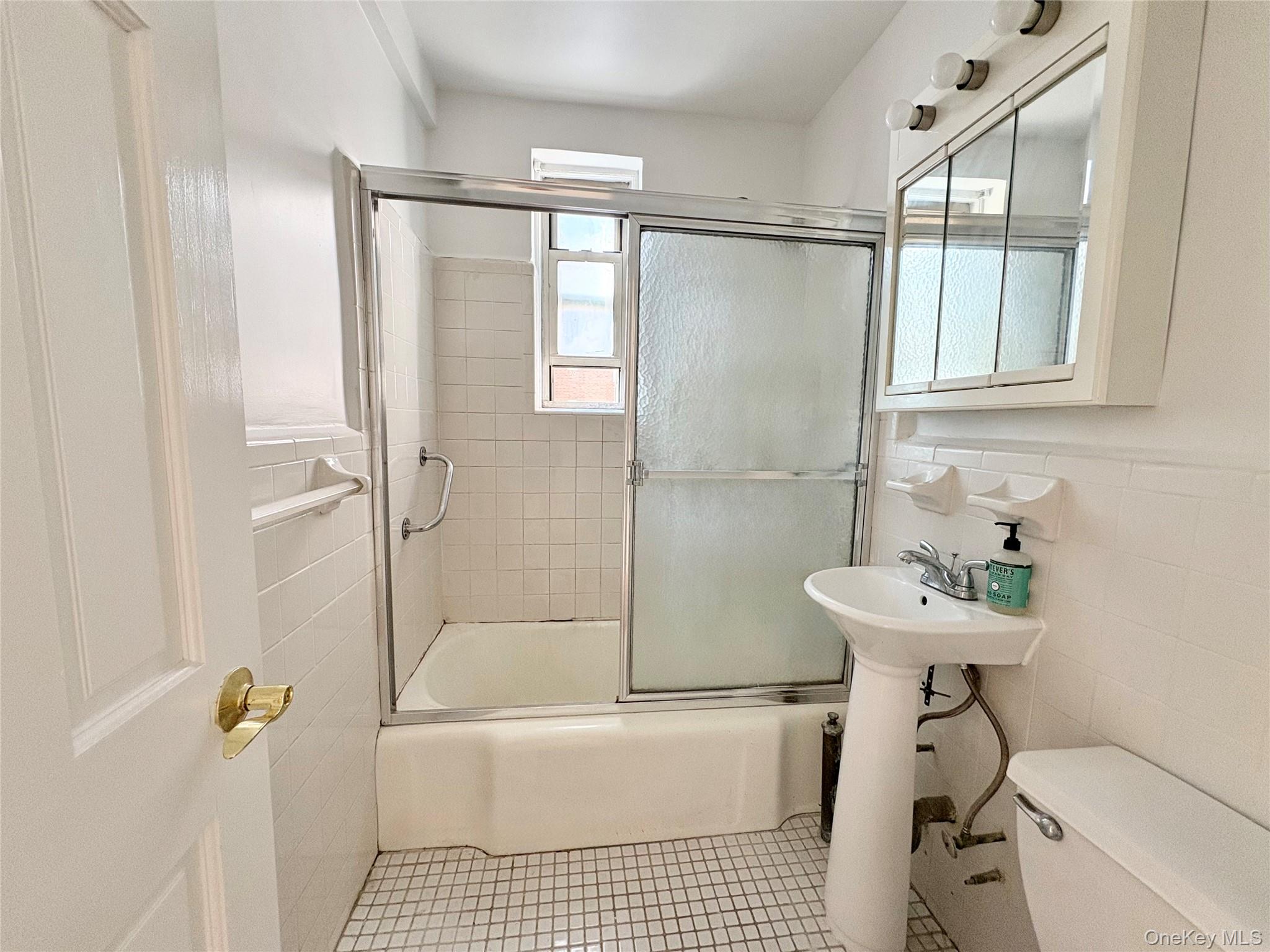 #7 photo, 63-61 Yellowstone Boulevard, 皇后區 Forest Hills , NY 11375