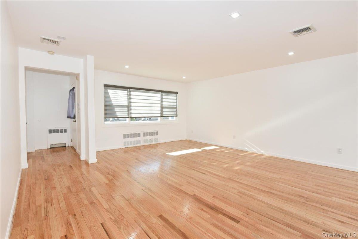 #4 photo, 1510 Rica Place, Нассау ‖ Valley Stream , NY 11580